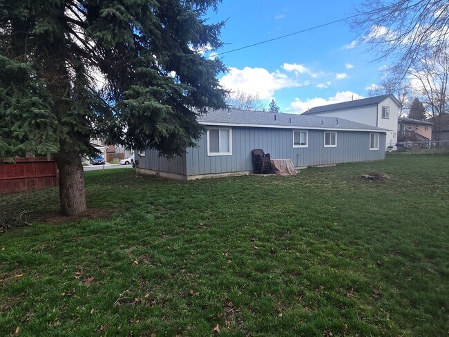 Building Photo - 2711/2713 N 10th Place