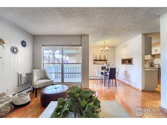 Living area - 3035 Oneal Pkwy