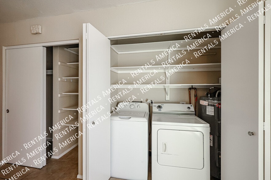 Building Photo - 10815 W Northern Ave