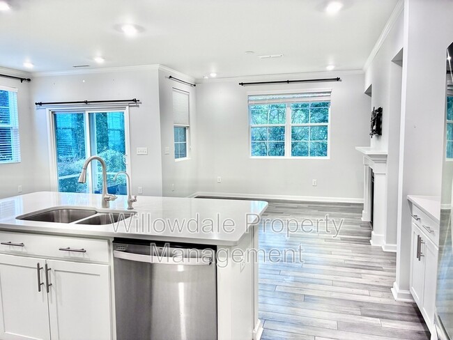 Building Photo - 203 Gremar Dr.