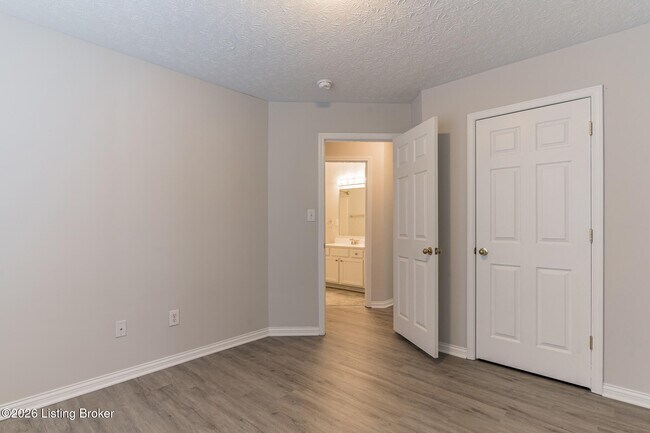 Building Photo - 7121 Blue Stream Ct