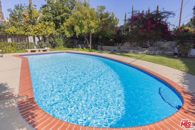 Building Photo - 24316 Burbank Blvd