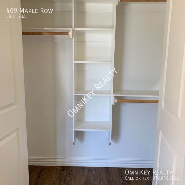 Building Photo - 409 Maple Row