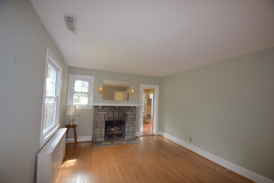 Building Photo - 4610 3rd St S