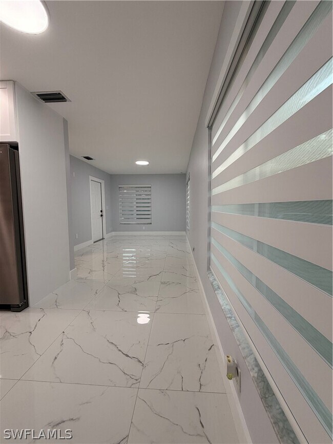 Building Photo - 3711 4th Ave NE