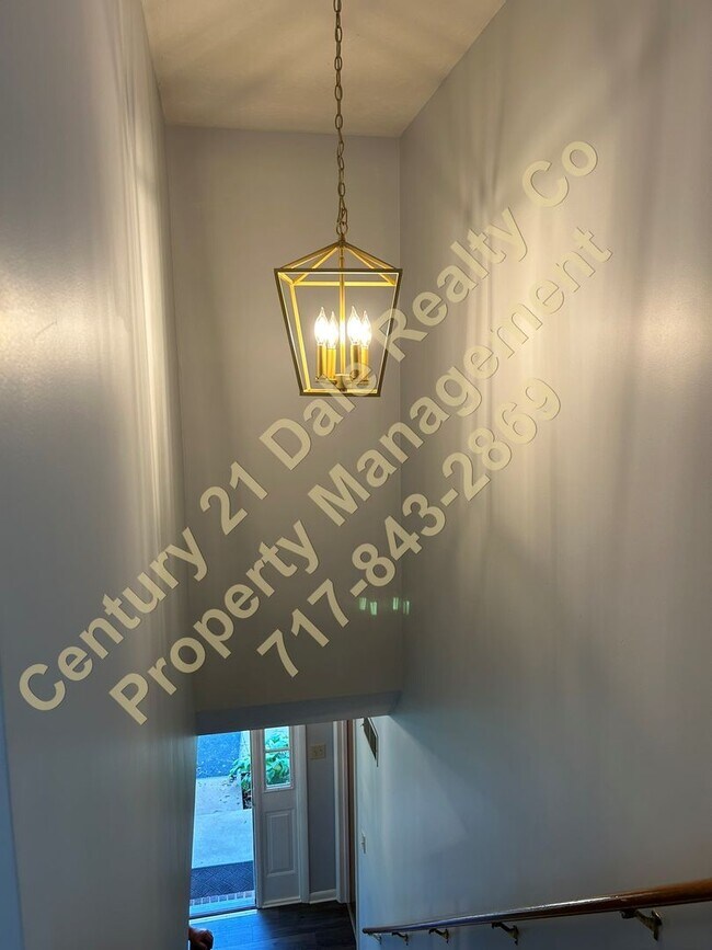 Building Photo - Gorgeous 4 Bedroom Home located in Northeastern School District with a 2 Car Garage