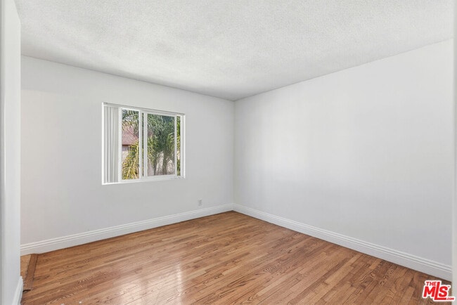 Building Photo - 5117 Crenshaw Blvd