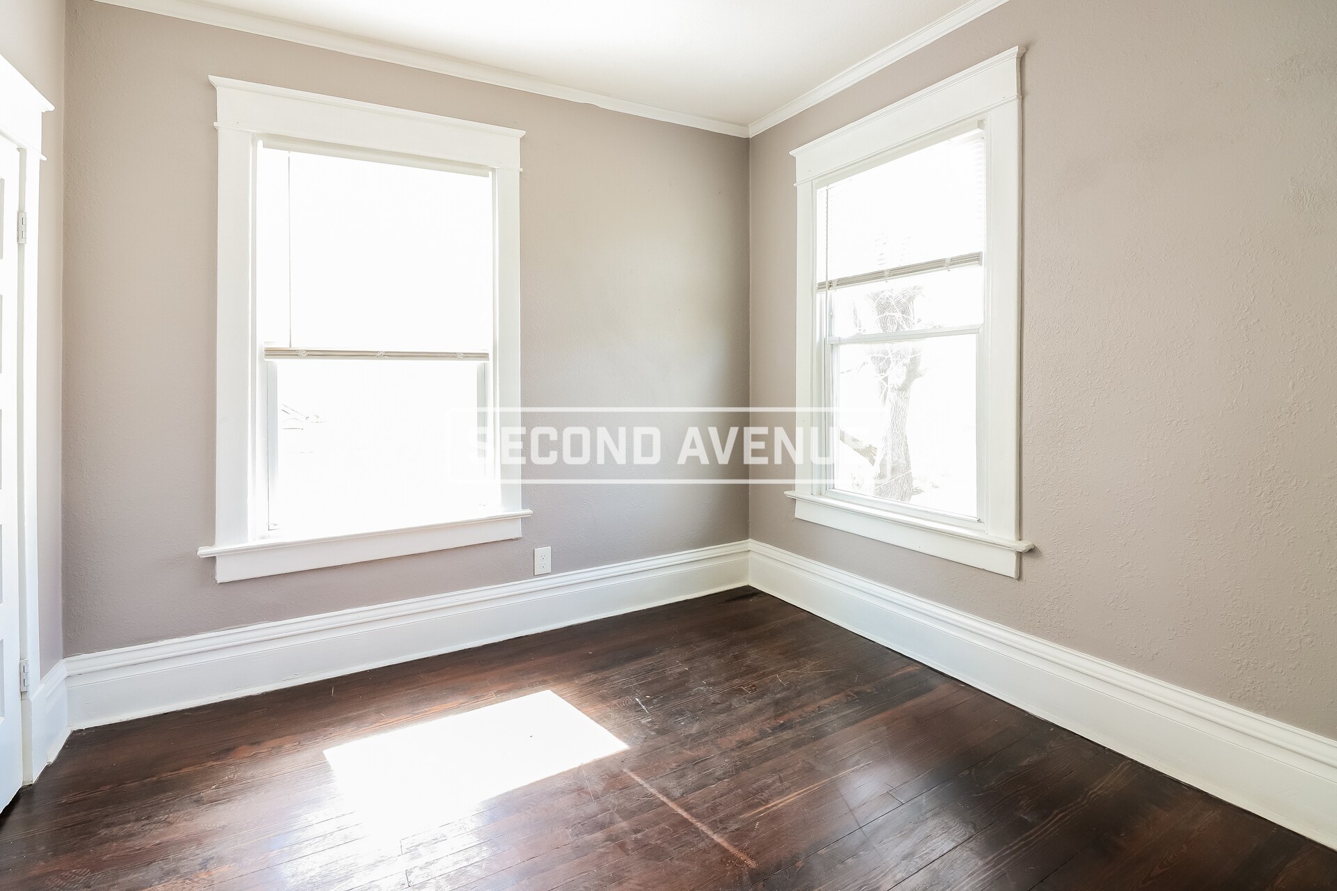Building Photo - 144 N White Ave
