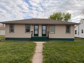 Building Photo - 503 W Phillip Ave