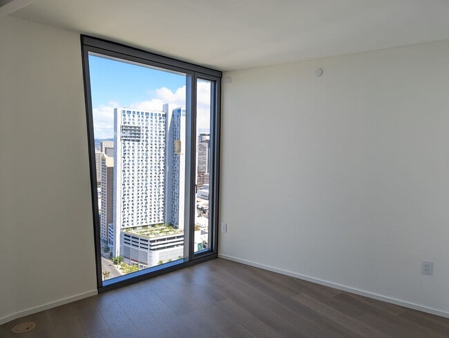 Building Photo - 1000 Auahi St