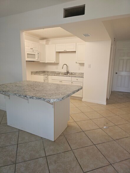Building Photo - 2501 Harn Blvd