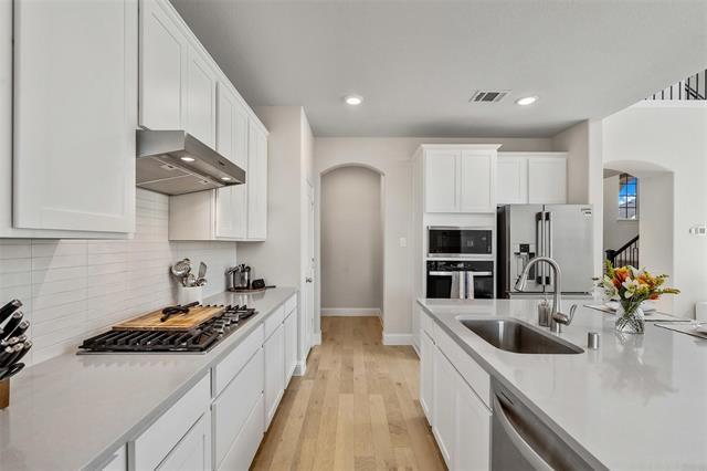 Building Photo - 1220 W Yarrow Ave