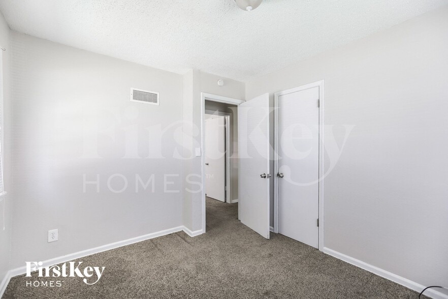 Building Photo - 6617 E 134th Terrace