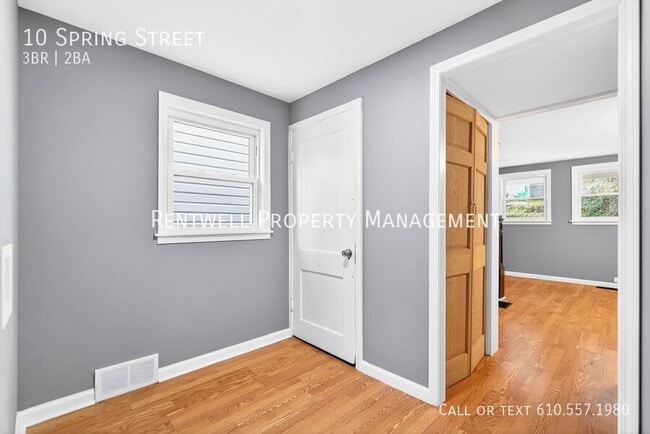 Building Photo - 10 S Spring St