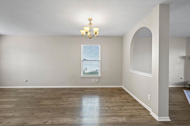 Building Photo - 898 Stonehurst Dr