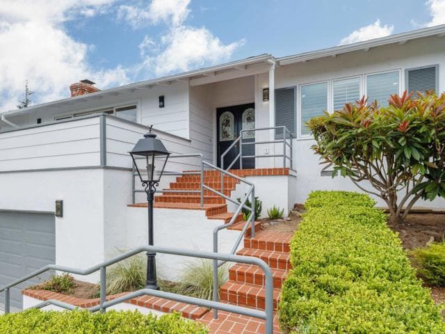 Building Photo - 7920 Avenida Alamar