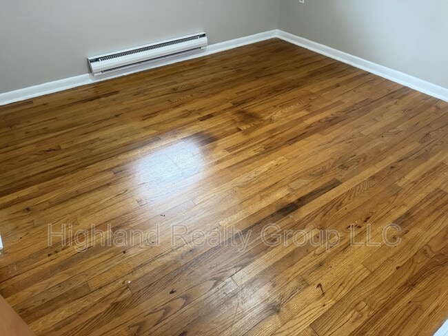 Building Photo - 152 Penn St