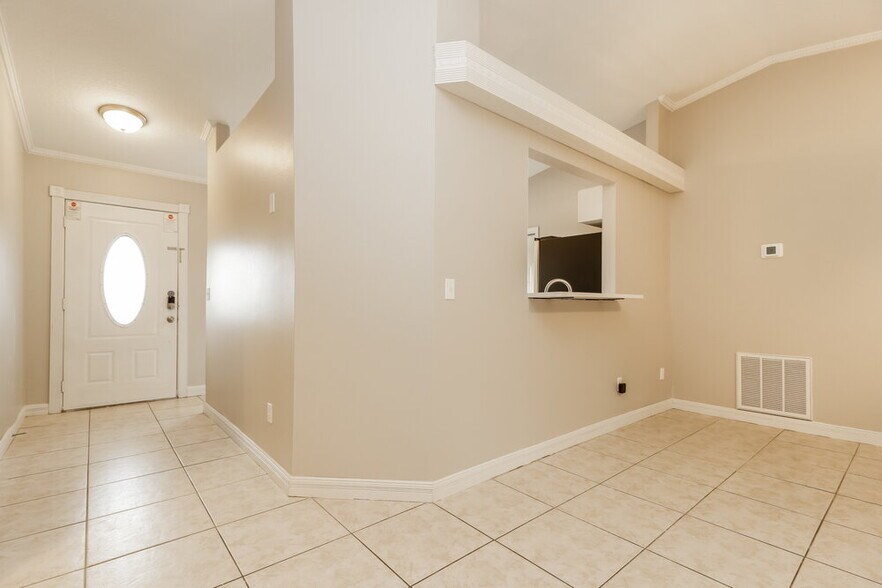 Building Photo - 2702 Woodstream Cir