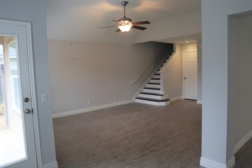 Living Room View from Breakfast Nook - 1105 sorrel ct