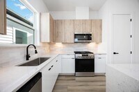 Building Photo - 6735 Peerless St