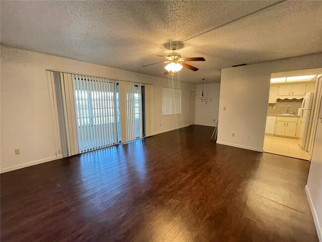 Building Photo - 510 Fairways Cir