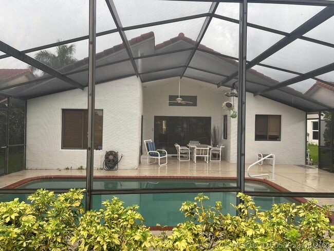 Building Photo - 10215 Camelback Ln