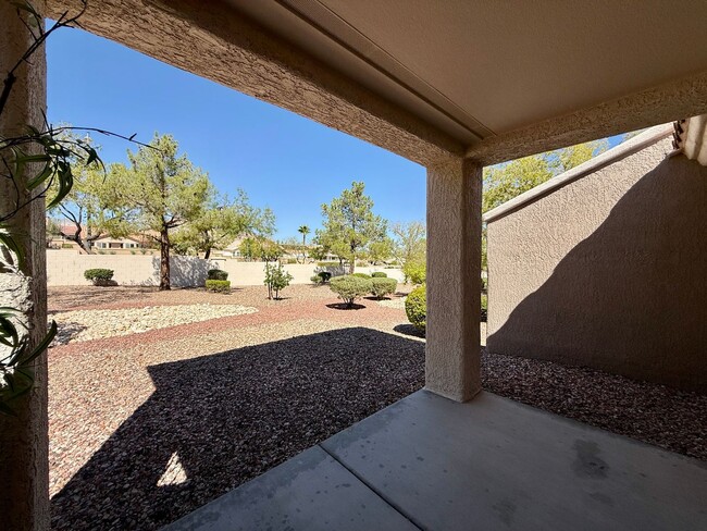 Building Photo - Spectacular furnished 2 bedroom townhouse ...