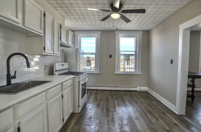 Building Photo - 743 Harrison Ave