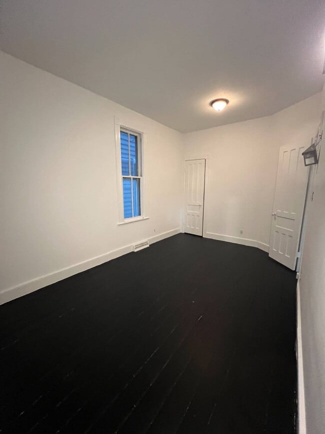 Building Photo - 124 Front St