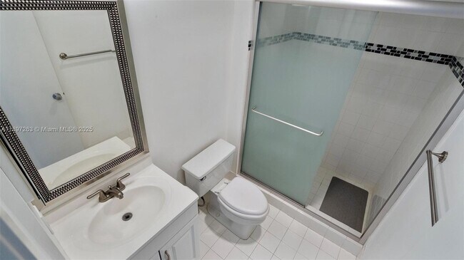 Building Photo - 3701 N Country Club Dr