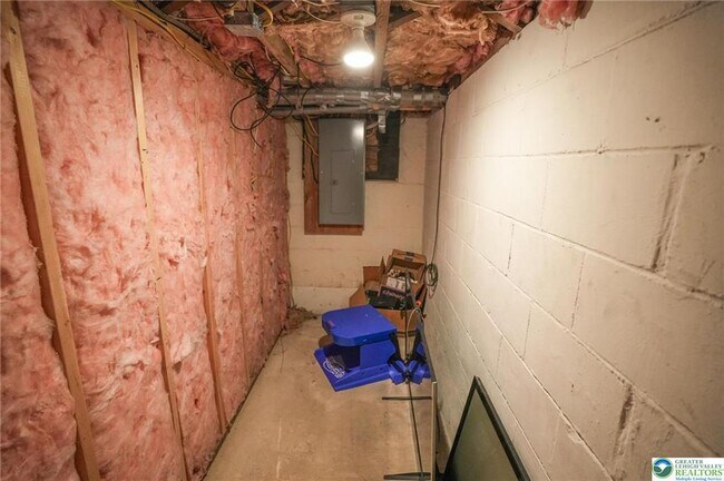 Building Photo - 628 Coal St