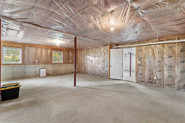 Building Photo - 22 Maple Rd