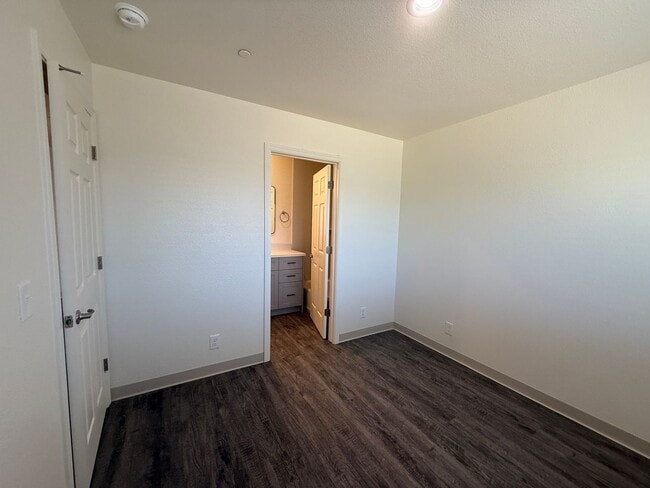 Building Photo - Free Month of Rent for Move in before Dec 1st - Brand New Upstairs 3 Bedroom Apartment