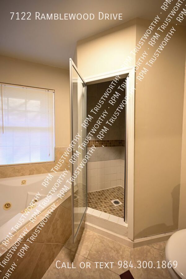 Building Photo - 7122 Ramblewood Dr