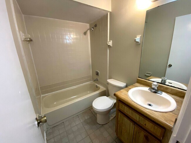 Building Photo - 4148 Pershing Pointe Pl