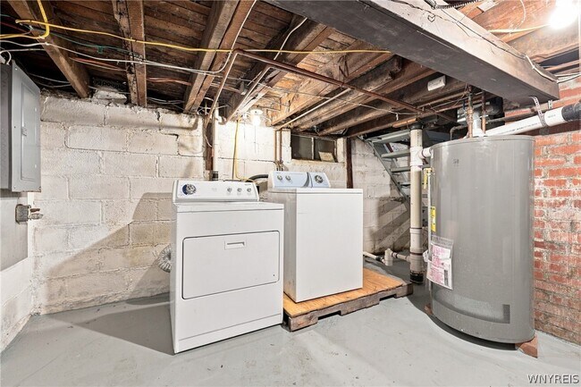 Building Photo - 12 Baynes St
