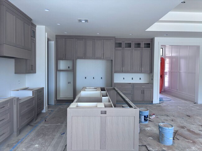 Building Photo - Beautiful custom single story in Moorland Park with pool