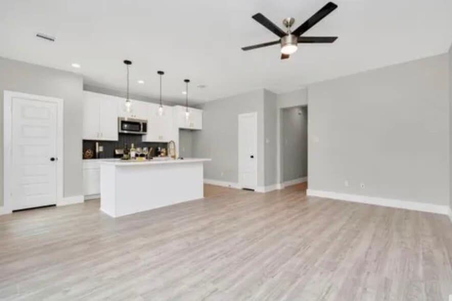 Building Photo - 309 Gans St