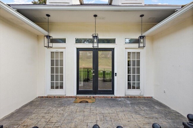 Building Photo - 423 Woodlands Cir