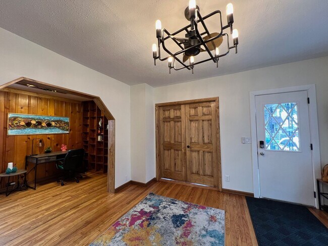 Building Photo - Detroid Shoreway Renovated  4 Bedroom, 2 Bath House with Detached Garage
