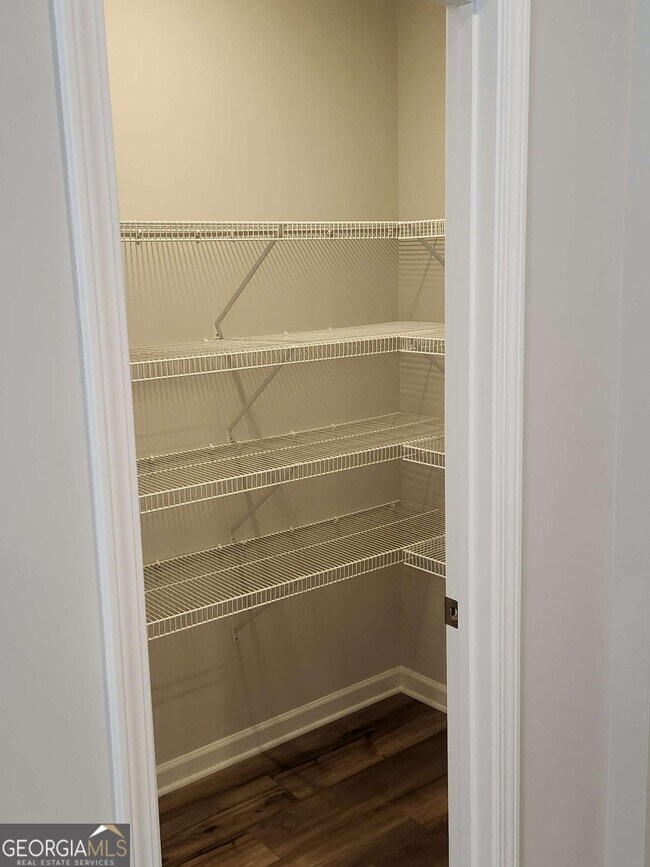 Building Photo - 3370 Westgate Park Dr