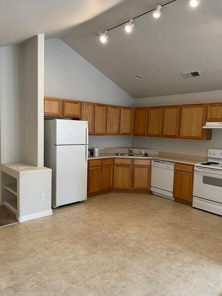 Kitchen - 3606 Ponderosa Ct