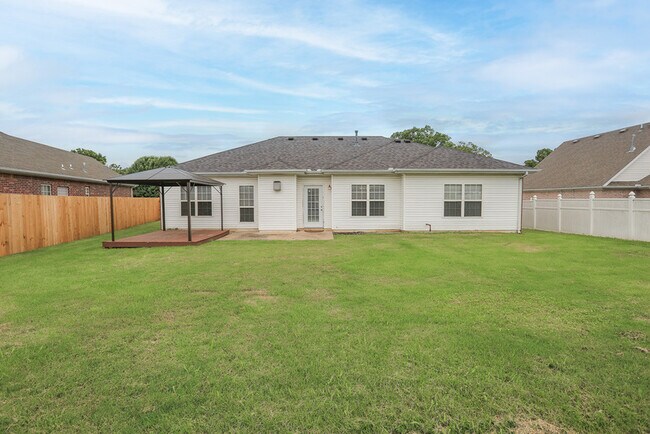 Building Photo - 303 Cross Ln