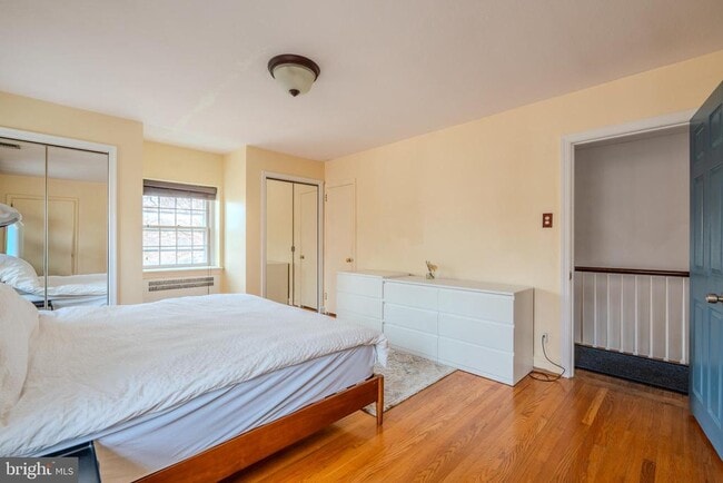 Building Photo - 128 Henley Rd