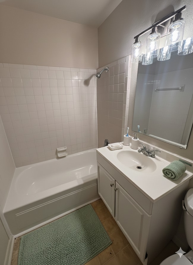 Building Photo - 3415 Town Country Ave