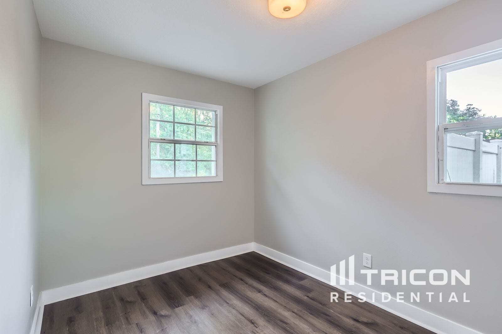 Building Photo - 667 Encino Way