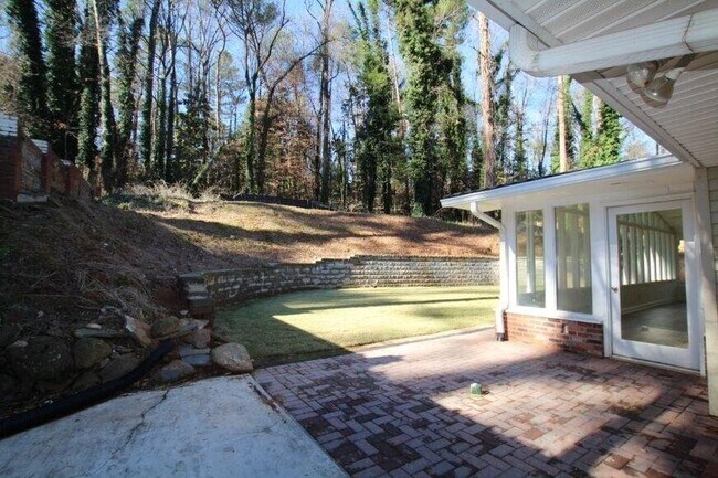 Building Photo - 4104 N Ivy Rd NE