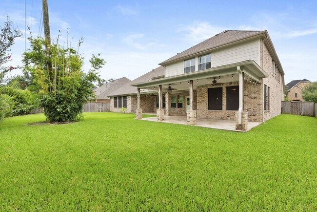 Building Photo - Spacious 6-Bedroom Rental with Game Room, ...