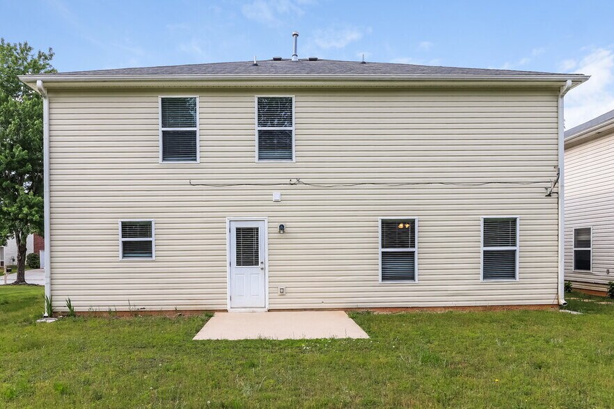Building Photo - 1027 Sycamore Ln