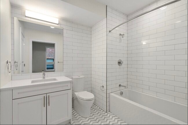 Building Photo - 301 Border St
